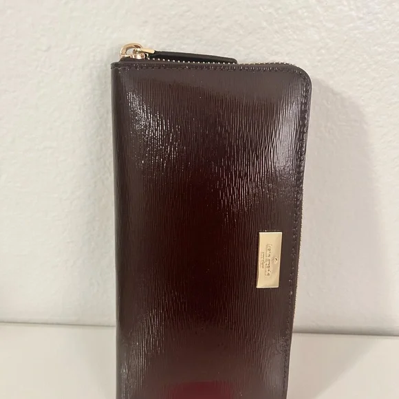 Kate spade Bixby place Neda Chocolate Cherry Patent Leather Wallet